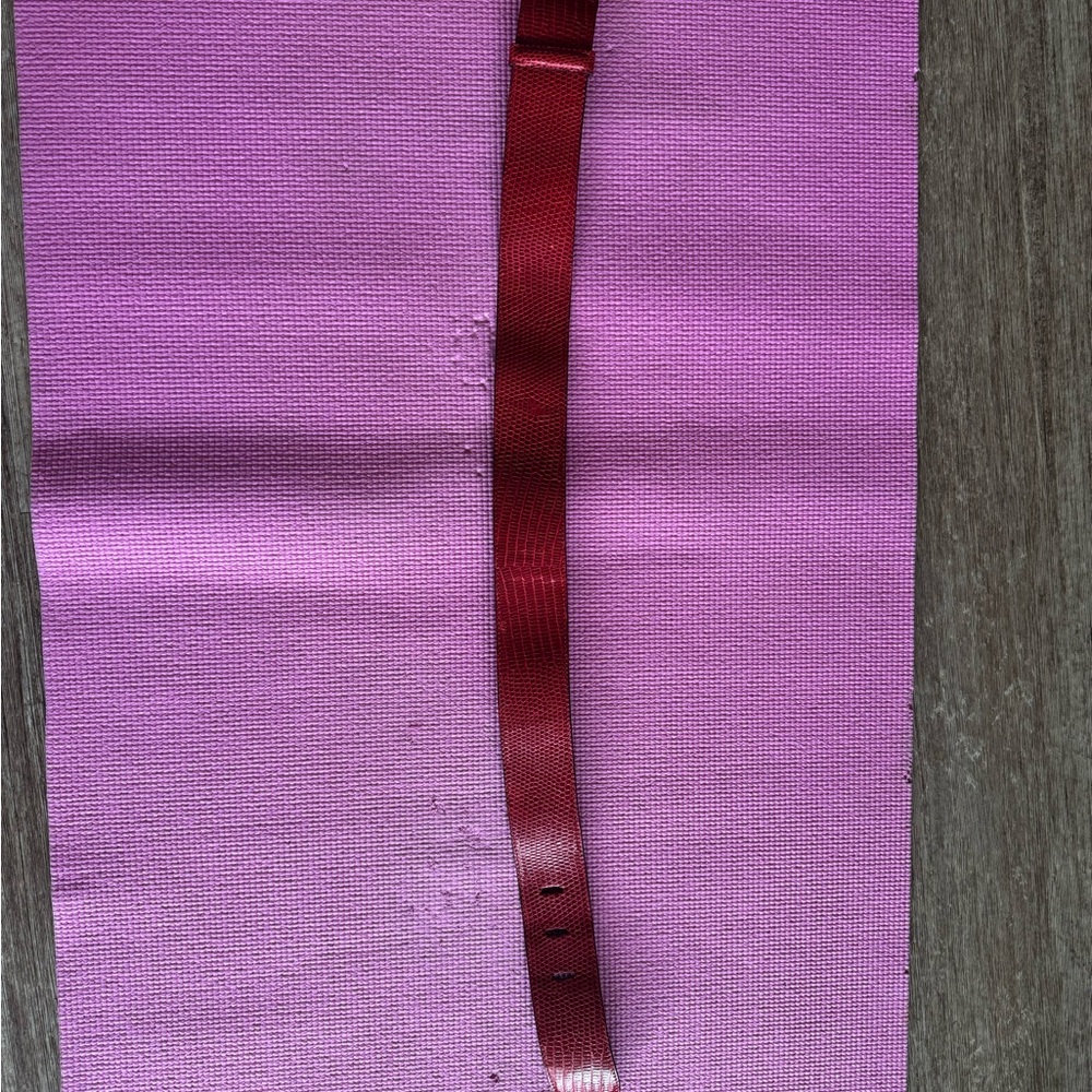 Rich, gorgeous, red alligator belt perfect for the holidays. Perfect condition!